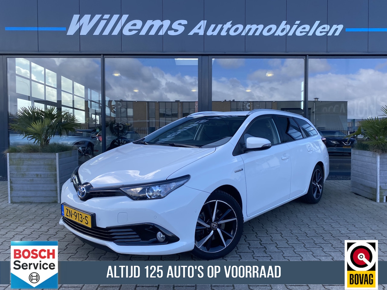 Toyota Auris Touring Sports - 1.8 Hybrid Dynamic Ultimate Stoelverwarming, Navigatie , Camera - AutoWereld.nl