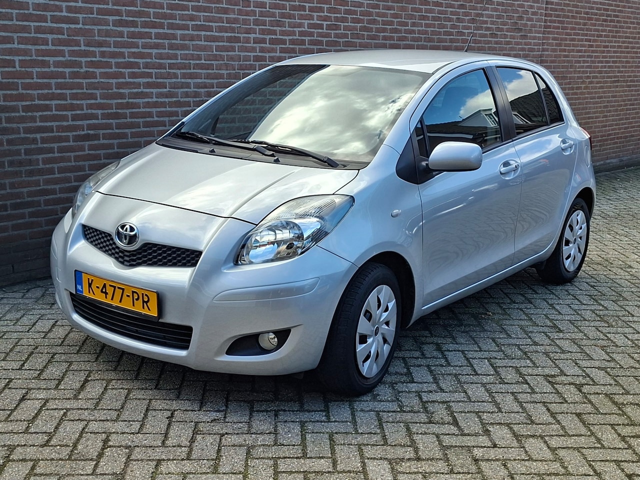 Toyota Yaris - 1.3 VVT-i Aspiration 1.3 VVTi Aspiration , Trekhaak , Keyless antry , Metallic , Airco - AutoWereld.nl