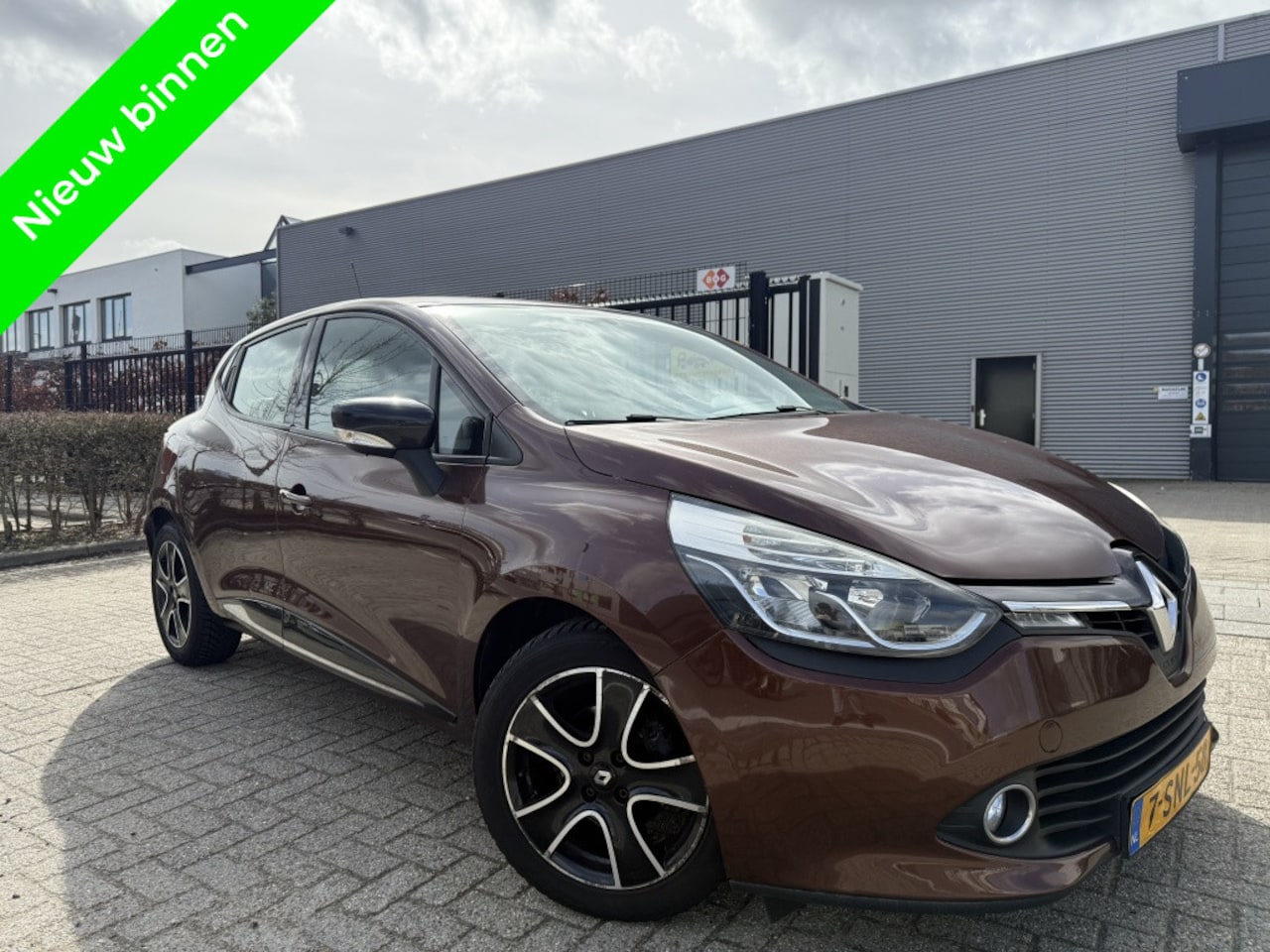 Renault Clio - 1.5 dCi Airco|Navigatie|Cruise Control|Parkeer Sensoren - AutoWereld.nl