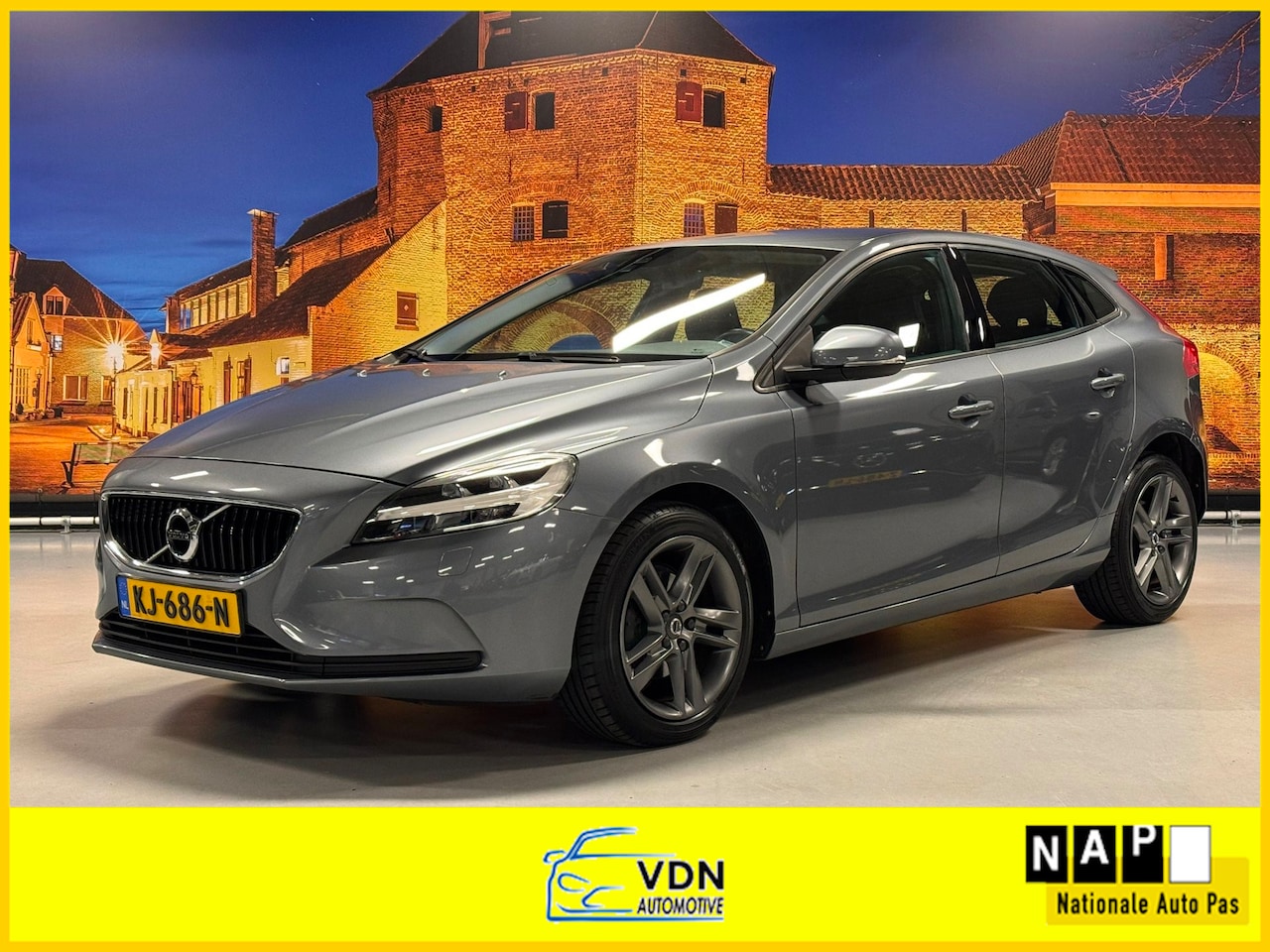 Volvo V40 - 2.0 D2 Kinetic Navi Clima LED PDC Trekhaak Half Leer - AutoWereld.nl