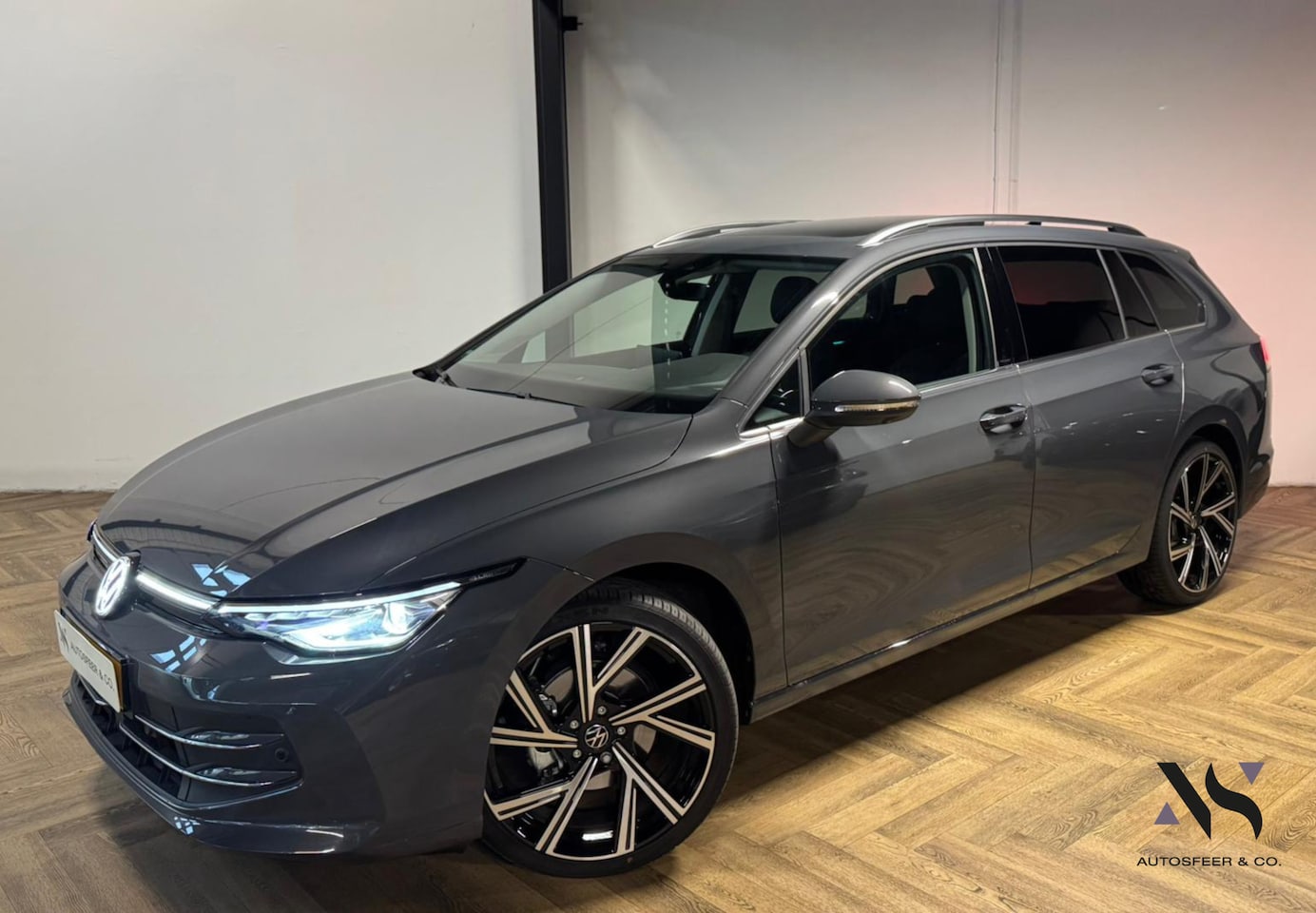 Volkswagen Golf - 1.5 eTSI Life PANO 360' SFEER' - AutoWereld.nl