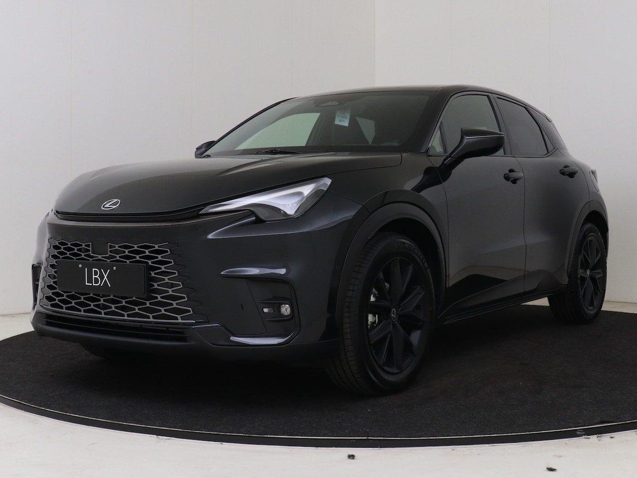 Lexus LBX - 35th Edition | Head-up Display | Mark Levinson | Memory Seats | Stoel en stuurwielverwarmi - AutoWereld.nl