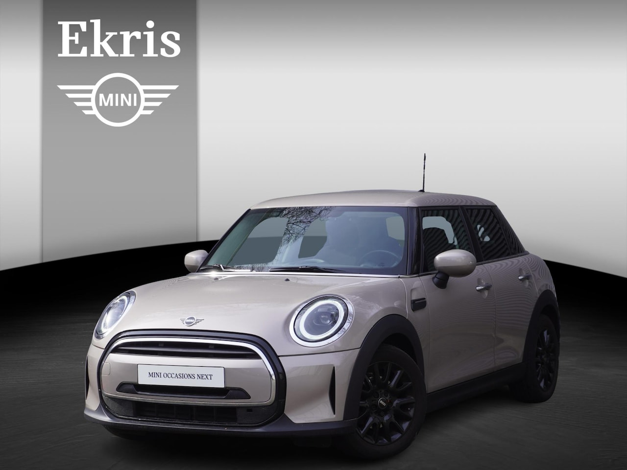 MINI One - 5-deurs Classic Uitvoering | Comfort Plus Pakket | Extra getint glas | 16" LM Victory Spok - AutoWereld.nl