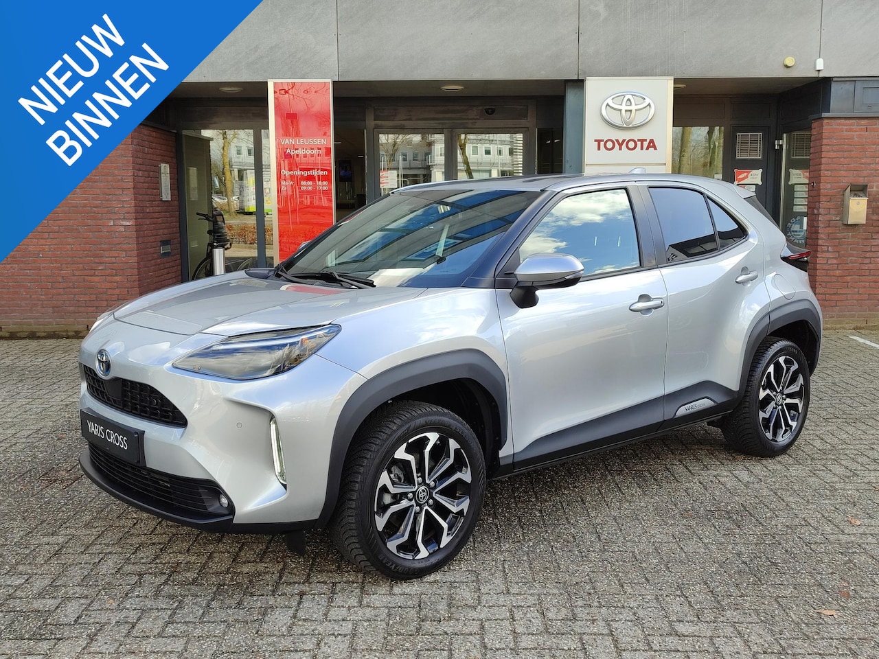 Toyota Yaris Cross - 1.5 Hybrid STYLE TREKHAAK 4S-BANDEN STOEL/STUURVERW PARK-SENSOREN BLIND SPOT KEYLESS NAVI - AutoWereld.nl