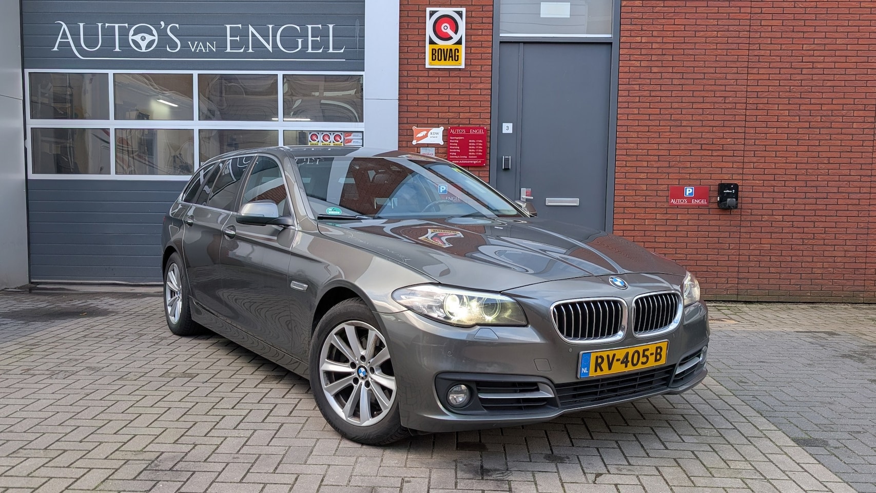 BMW 5-serie Touring - 520d High Executive Garantie/HUD/HIFI/Proffesional nav/Garantie - AutoWereld.nl