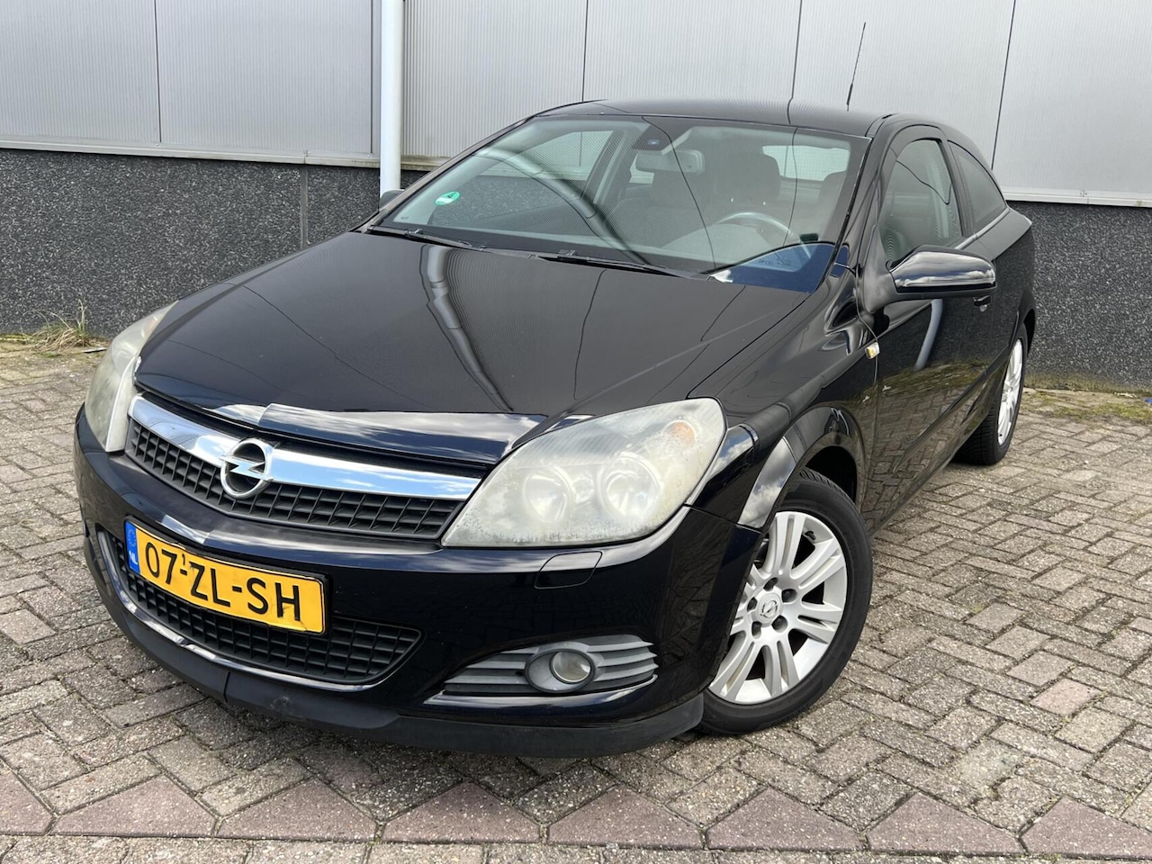 Opel Astra GTC - 1.8 Executive Vol Automaat! Climate Cruise - AutoWereld.nl