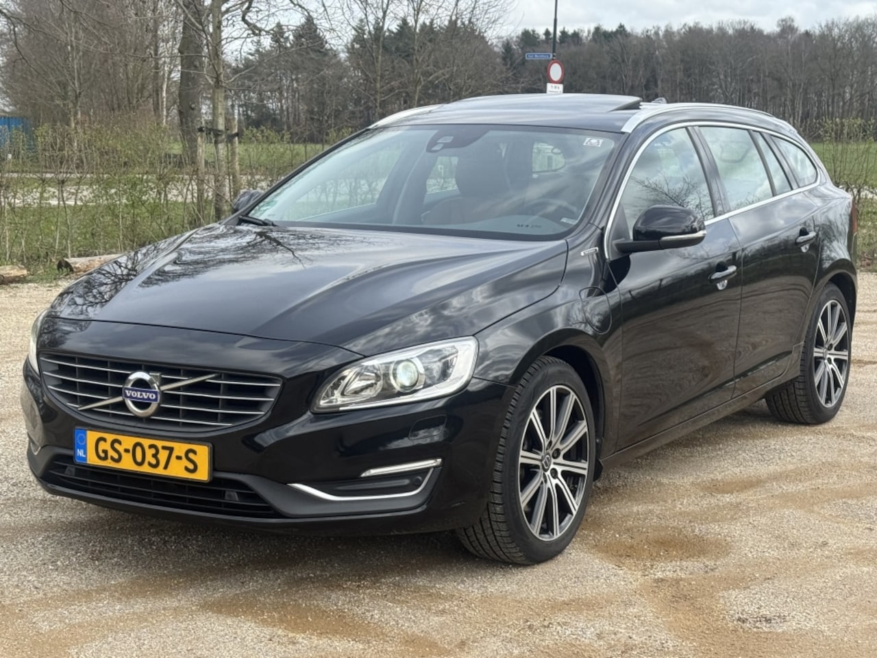 Volvo V60 - 2.4 D6 Twin Engine Summum *LEDER/XENON/NAVI - AutoWereld.nl