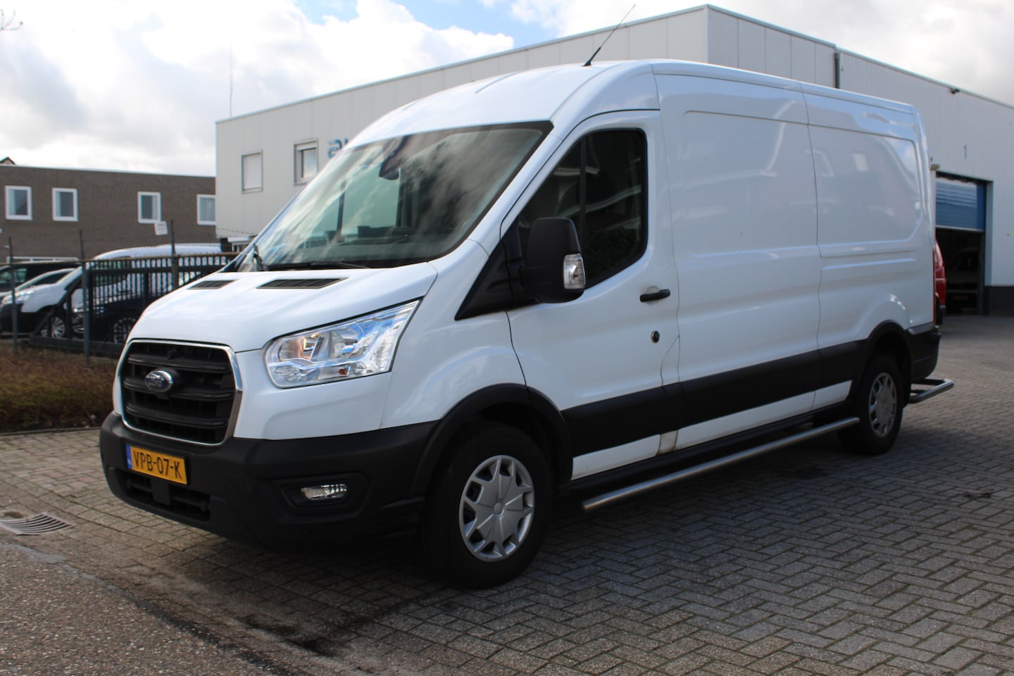 Ford Transit - 350 2.0 TDCI 130PK Euro6 L3H2 Trend ✓ 270° deuren ✓ airco ✓ navigatie ✓ camera - AutoWereld.nl