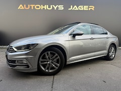 Volkswagen Passat - 1.4 TSI ACT Connected Series Plus Pano Carplay Alcantara Acc