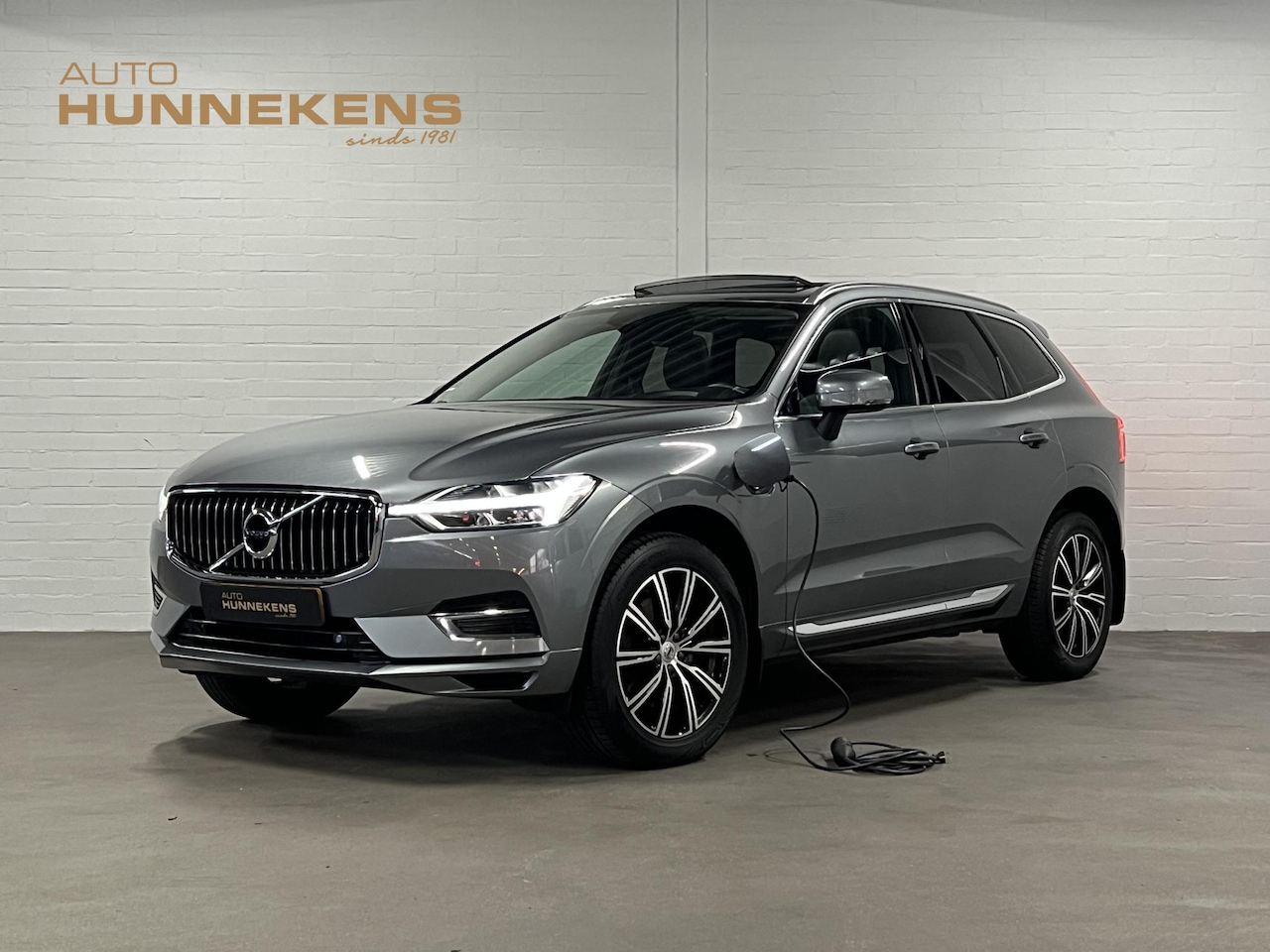 Volvo XC60 - 2.0 T8 Twin Engine AWD Momentum Pro Trekhaak | Massage | Stoelventilatie | Open dak | Stoe - AutoWereld.nl
