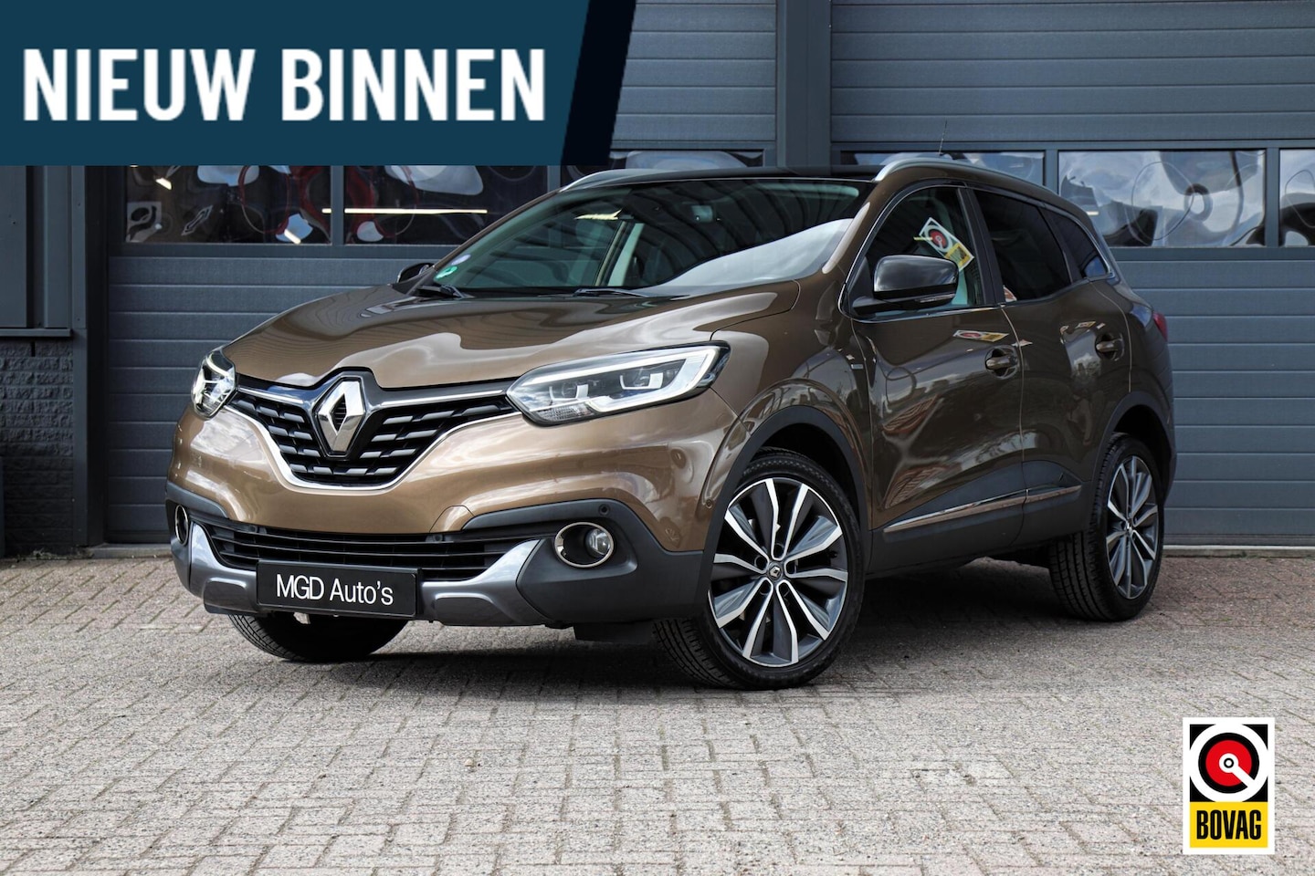 Renault Kadjar - 1.2 TCe Bose /LED/PANODAK/STOELVERW./CARPLAY/CAMERA/KEYLESS/TREKHAAK! - AutoWereld.nl