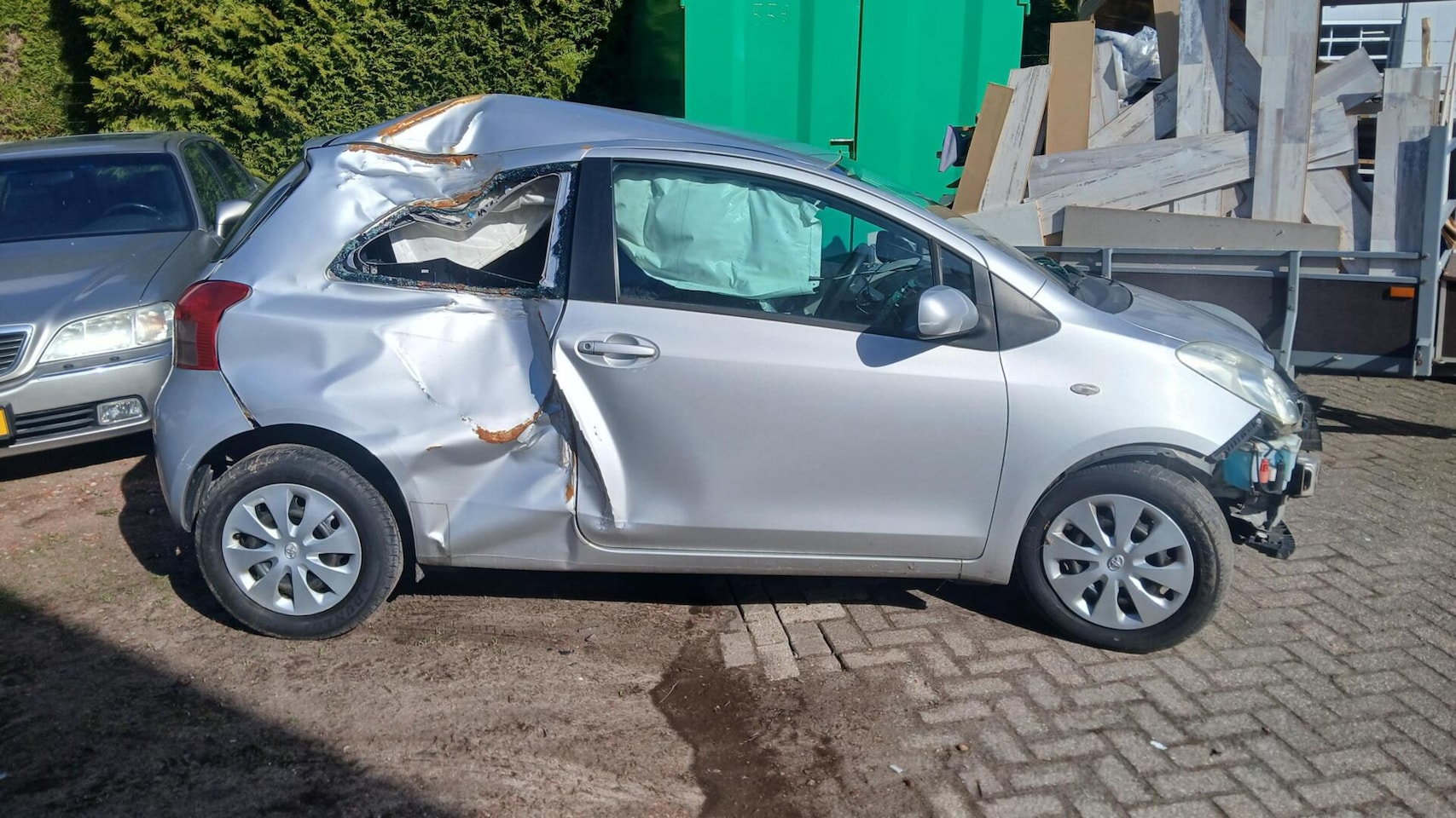 Toyota Yaris - 1.3 VVTi Sol SCHADE. AUTOMAAT! HANDEL/EXPORT! - AutoWereld.nl