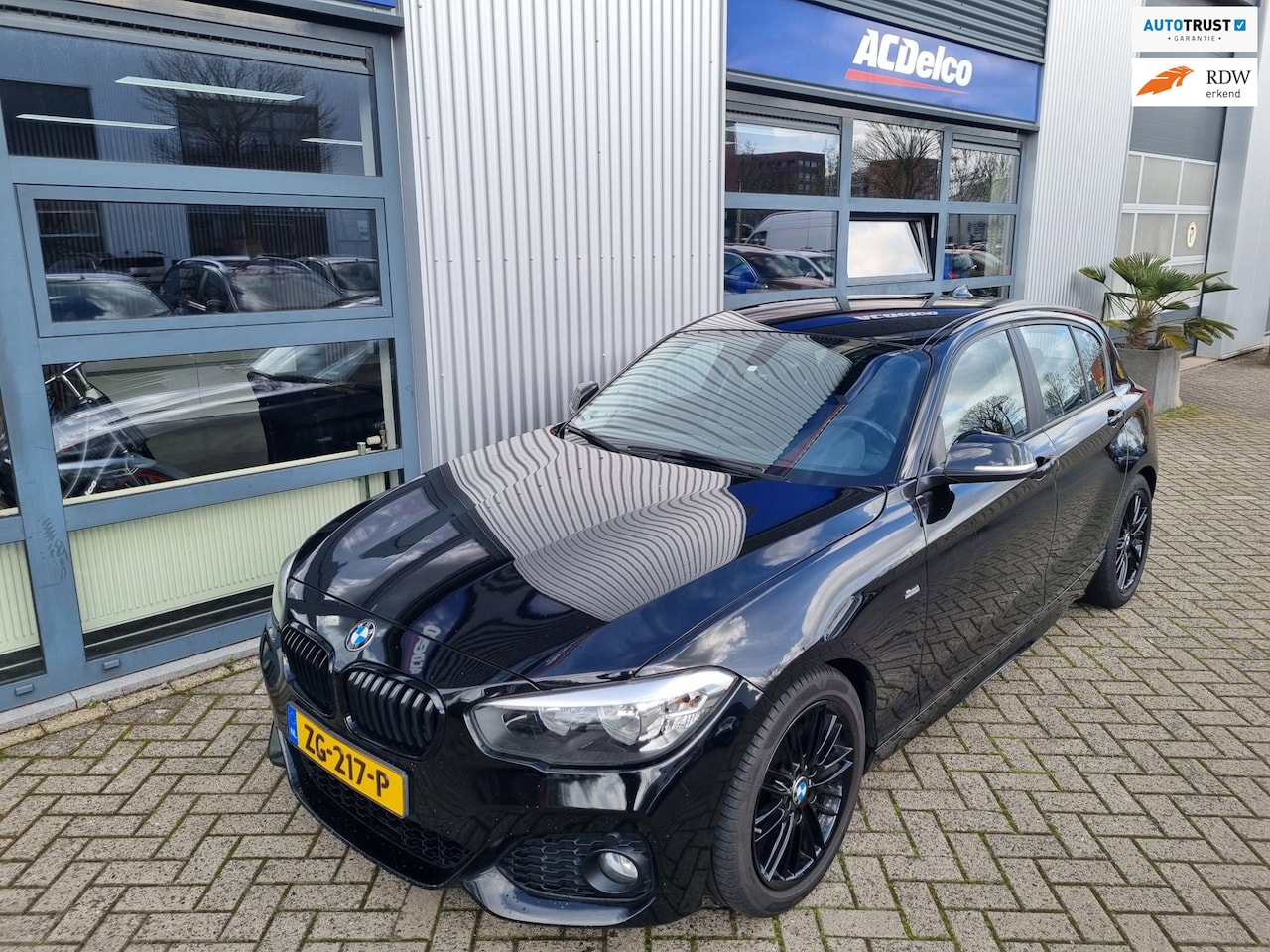 BMW 1-serie - 116i Centennial Executive ///M pakket /// cruise control | stoelverwarming | 160 pk - AutoWereld.nl