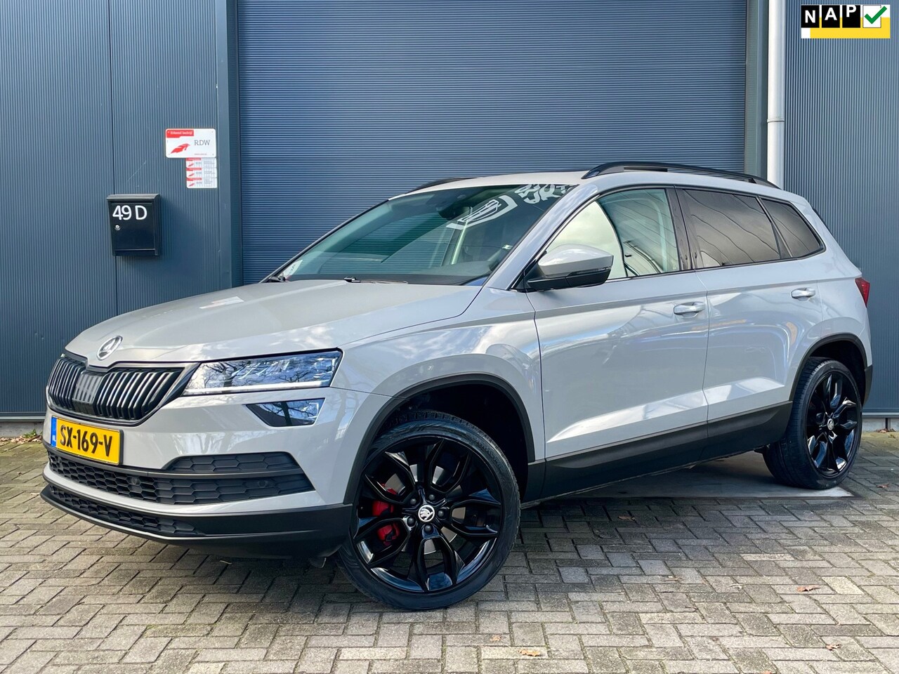 Skoda Karoq - 1.5 TSI ACT Style Business NAP CARPLAY PANO CAMERA LEER DAB KEYLESS LED BLUETOOTH CLIMA ST - AutoWereld.nl