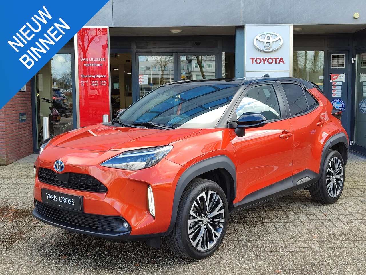 Toyota Yaris Cross - 1.5 Hybrid EXECUTIVE STOEL/STUURVERW TREKHAAK BLIND SPOT 18'' LM-VELGEN CAMERA PARK-SENSOR - AutoWereld.nl
