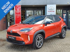 Toyota Yaris Cross - 1.5 Hybrid EXECUTIVE STOEL/STUURVERW TREKHAAK BLIND SPOT 18'' LM-VELGEN CAMERA PARK-SENSOR