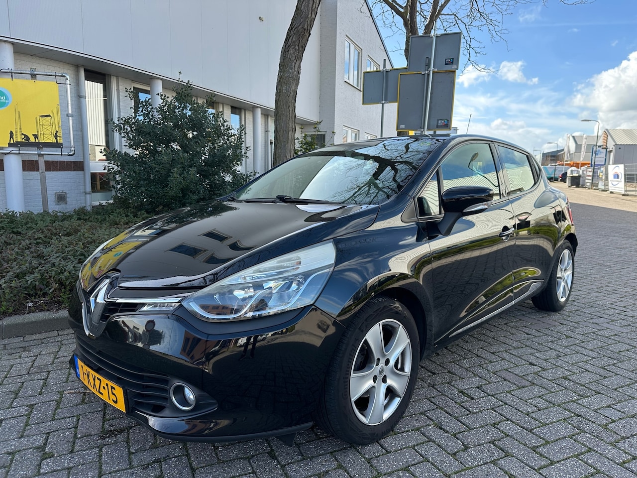 Renault Clio - 0.9 TCe Expression | Navi | Cruise | Airco | Trekhaak - AutoWereld.nl