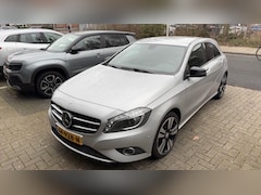 Mercedes-Benz A-klasse - 180 Ambition l sportstoelen l navigatie l sportvelgen l privacy-glass l airco l elec-ramen