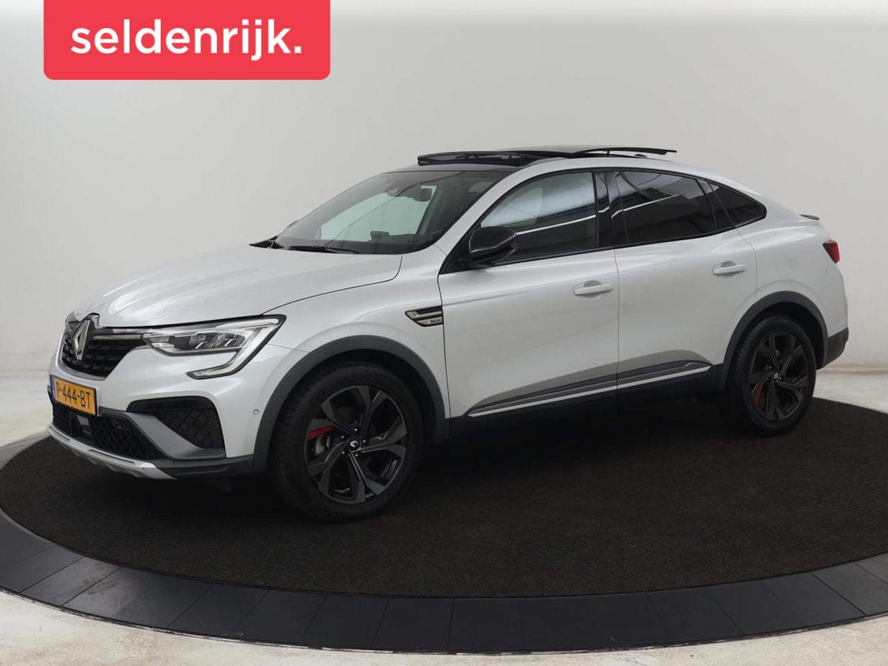 Renault Arkana - 1.6 E-Tech Hybrid 145 R.S. Line | Panoramadak | Leder/Alcantara | Trekhaak | Stoelverwarmi - AutoWereld.nl