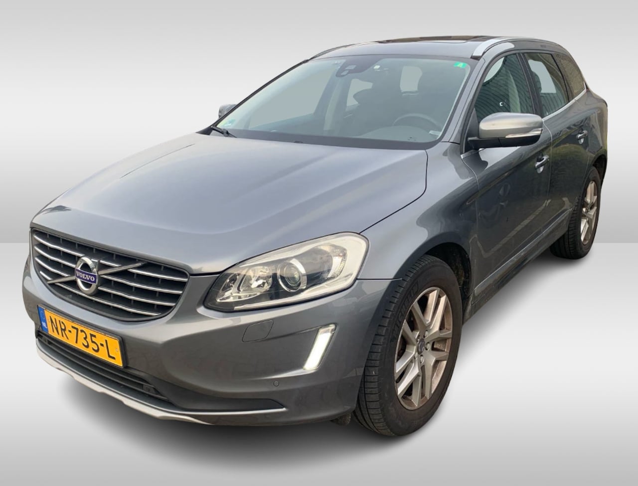 Volvo XC60 - 2.4 D5 AWD Polar+ / Trekhaak / Panoramadak / Camera / Leder / 18'' / Navigatie / Stoelverw - AutoWereld.nl