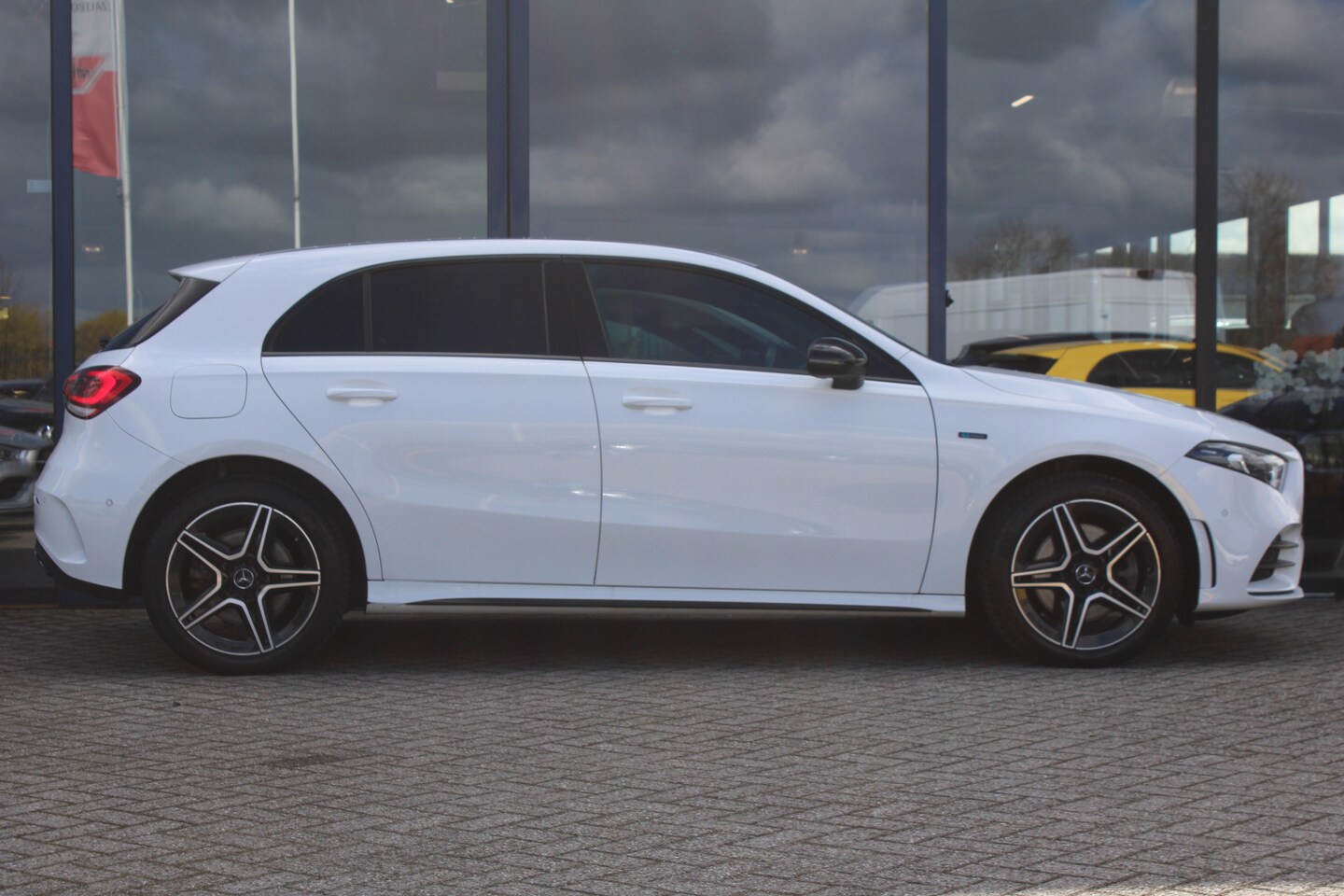 Mercedes-Benz A-klasse - 250e AUT8 AMG Limited NIGHT PAKKET SFEER CARPLAY DAB NAVI - AutoWereld.nl