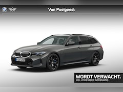 BMW 3-serie Touring - 330e xDrive M-Sport 19 Inch / Stuur en Stoelverwarming / Glazen Schuifdak / Adaptief M-Ond