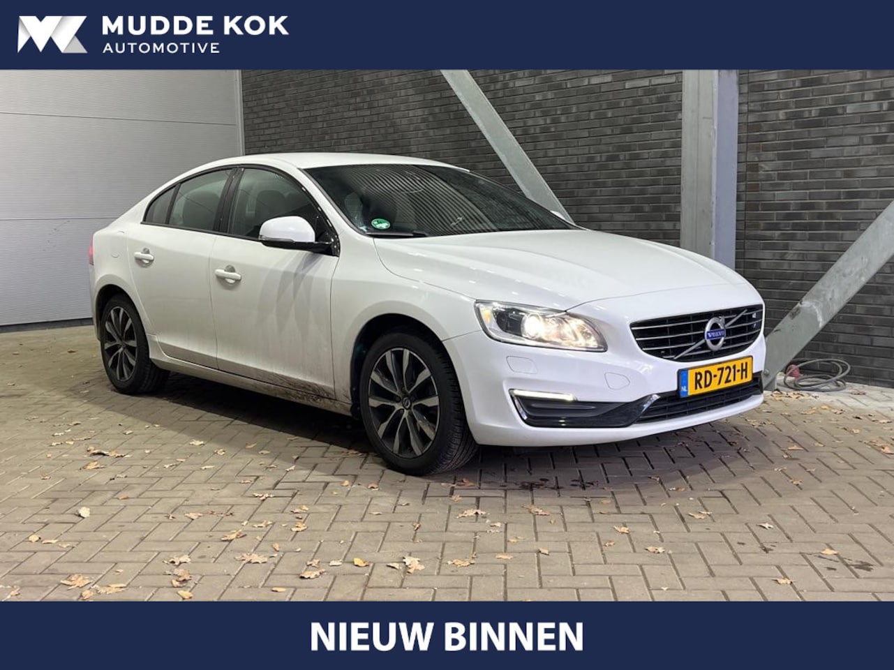 Volvo S60 - 2.0 T3 Polar+ Dynamic | Leder | Stoelverwarming | Trekhaak | Cruise Control - AutoWereld.nl