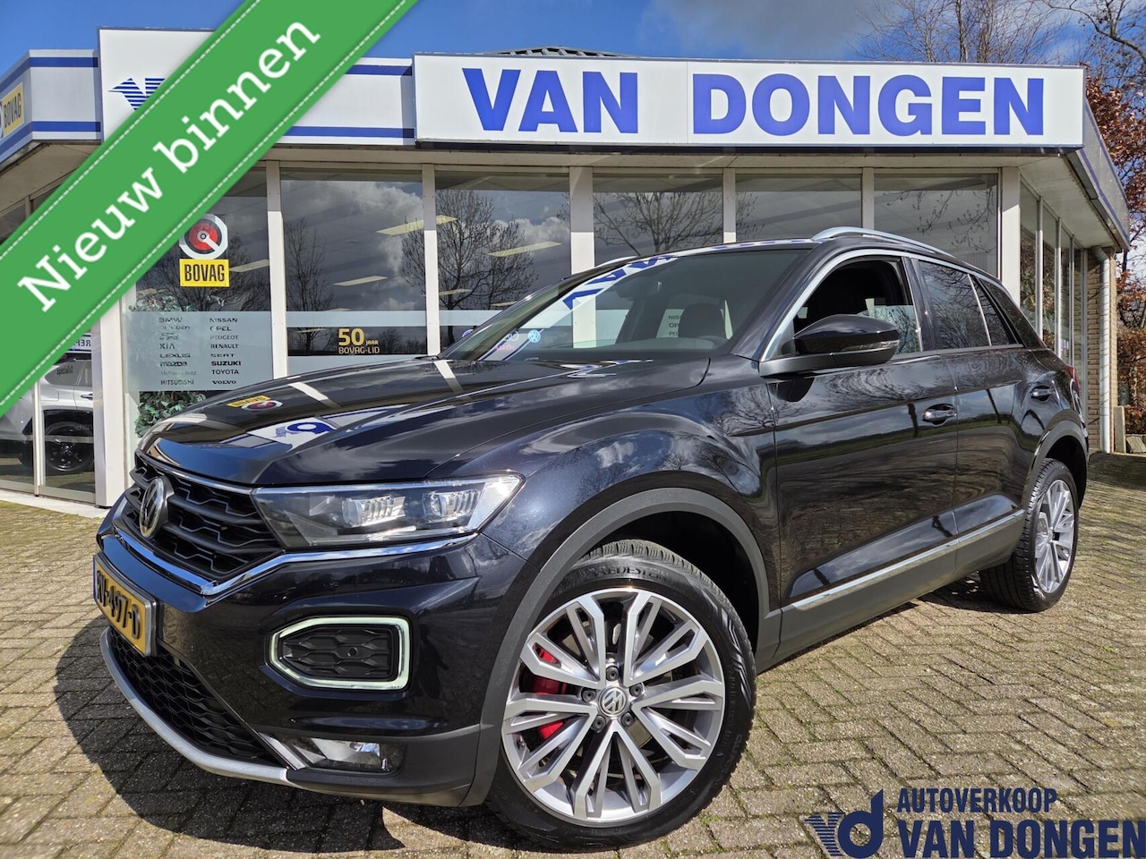 Volkswagen T-Roc - 1.5 TSI Sport | Trekhaak / NL-Auto | Vitrual / Navi / Carplay - AutoWereld.nl