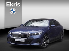 BMW 5-serie - 530e M Sportpakket | Comfort Pack | Glazen panoramadak | Harman-Kardon sound system | Trek