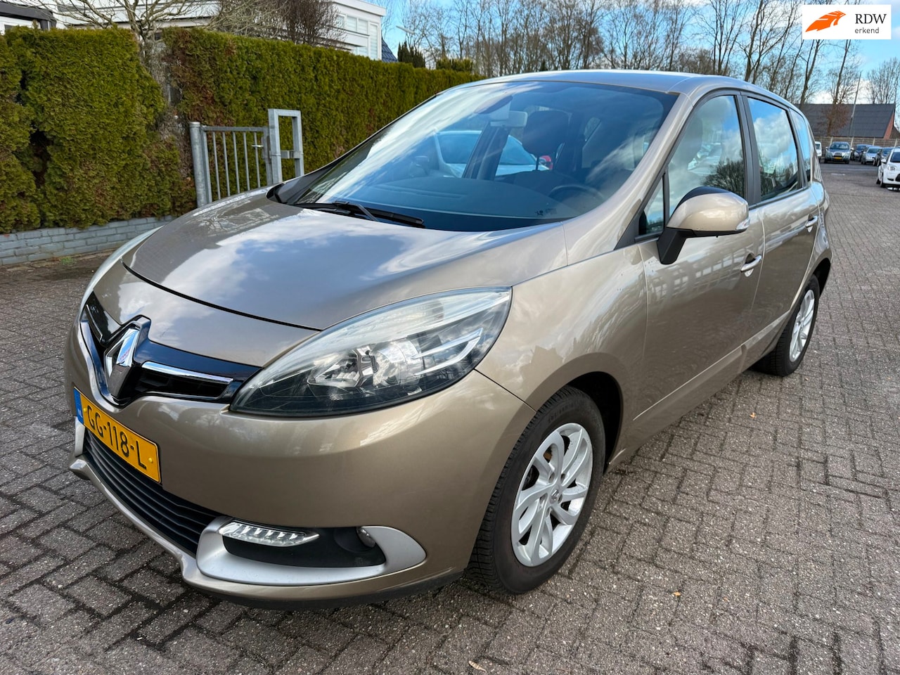 Renault Scénic - 1.5 dCi 110 AUT. Energy Limited ECC NAVI PDC KEYLESS TREKHAAK - AutoWereld.nl