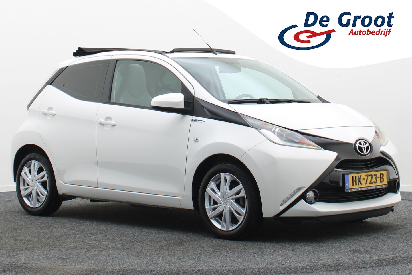 Toyota Aygo - 1.0 VVT-i x-wave Cabrio Navigatie, Camera, Half Leder, LED, 15" - AutoWereld.nl