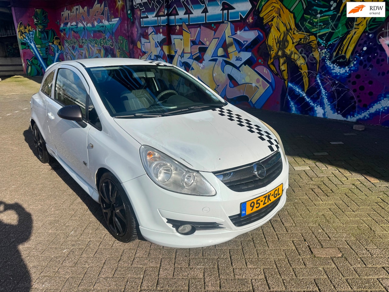 Opel Corsa - 1.4-16V opc look dikke uitstraling mooie 17 inch velgen met zgan banden dikke stereo met n - AutoWereld.nl