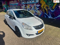 Opel Corsa - 1.4-16V opc look dikke uitstraling mooie 17 inch velgen met zgan banden dikke stereo met n