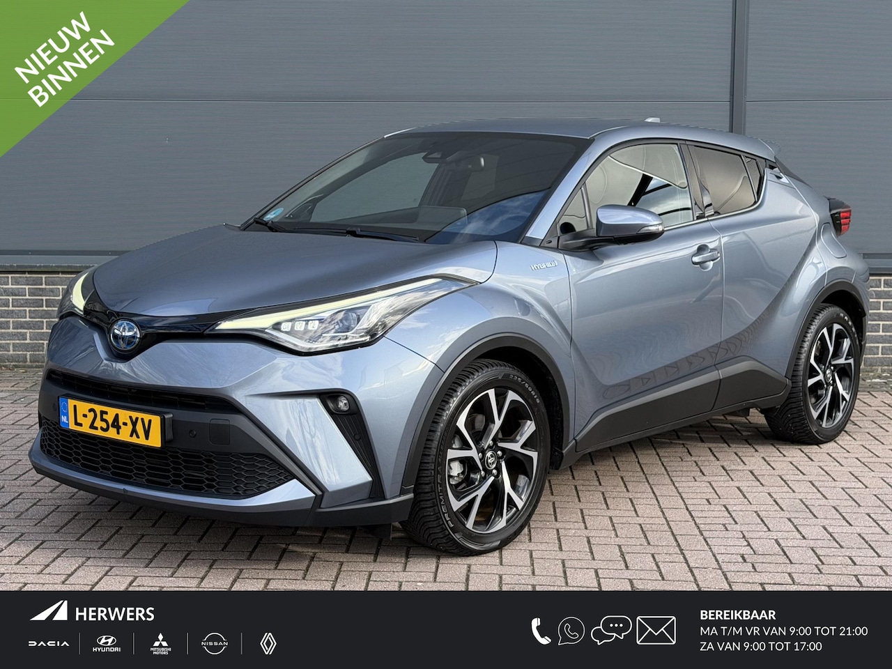 Toyota C-HR - 1.8 Hybrid Style / Dealer Onderhouden / Afneembare Trekhaak / Navigatie / All Season Bande - AutoWereld.nl