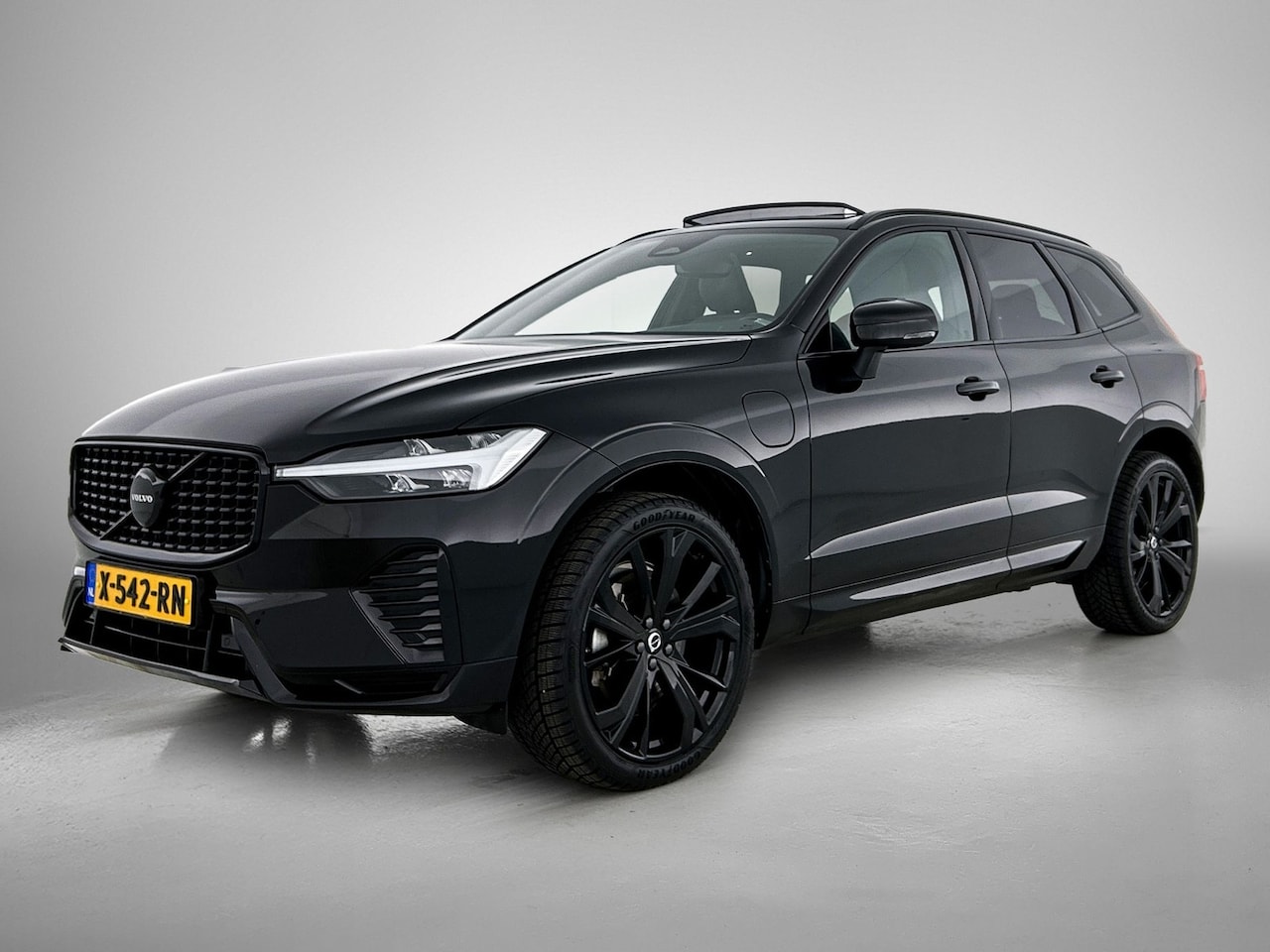 Volvo XC60 - 2.0 T6 Plug-in hybrid AWD Plus Black Edition | Navi | Clima | H&K audio | - AutoWereld.nl