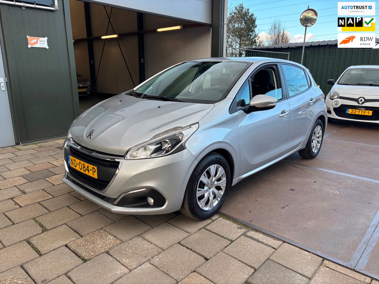 Peugeot 208 - 1.2 PureTech Blue Lion Airco Cruise Navi - AutoWereld.nl