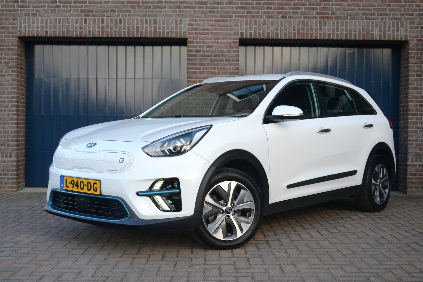 Kia e-Niro - DynamicLine 64 kWh 3 Fase | Parelmoer wit | Keyless | Camera - AutoWereld.nl