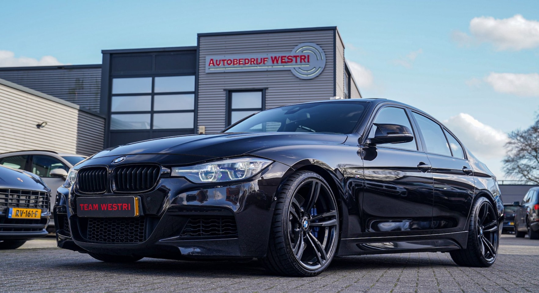 BMW 3-serie - 335i High Executive | M3 velgen + remmerij | Schuifdak | M-performance Alcantara | NAP | L - AutoWereld.nl