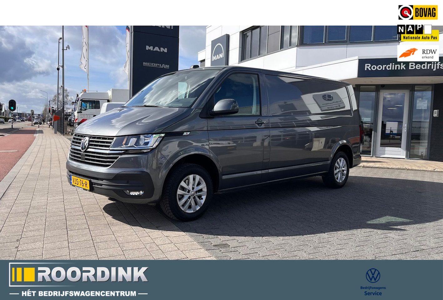 Volkswagen Transporter - 2.0 TDI L2H1 28 Highline 150 pk DSG, Navi, bumpers in kleur, trekhaak, LMV etc. - AutoWereld.nl