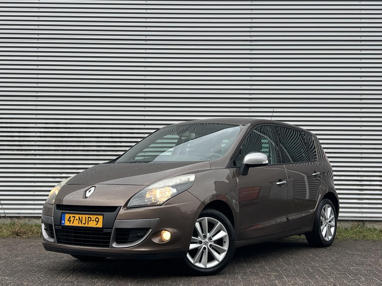 Renault Scénic - 1.6 Celsium / 142.630 KM! / Camera / Trekhaak / 2010/APK 03-2027/ - AutoWereld.nl