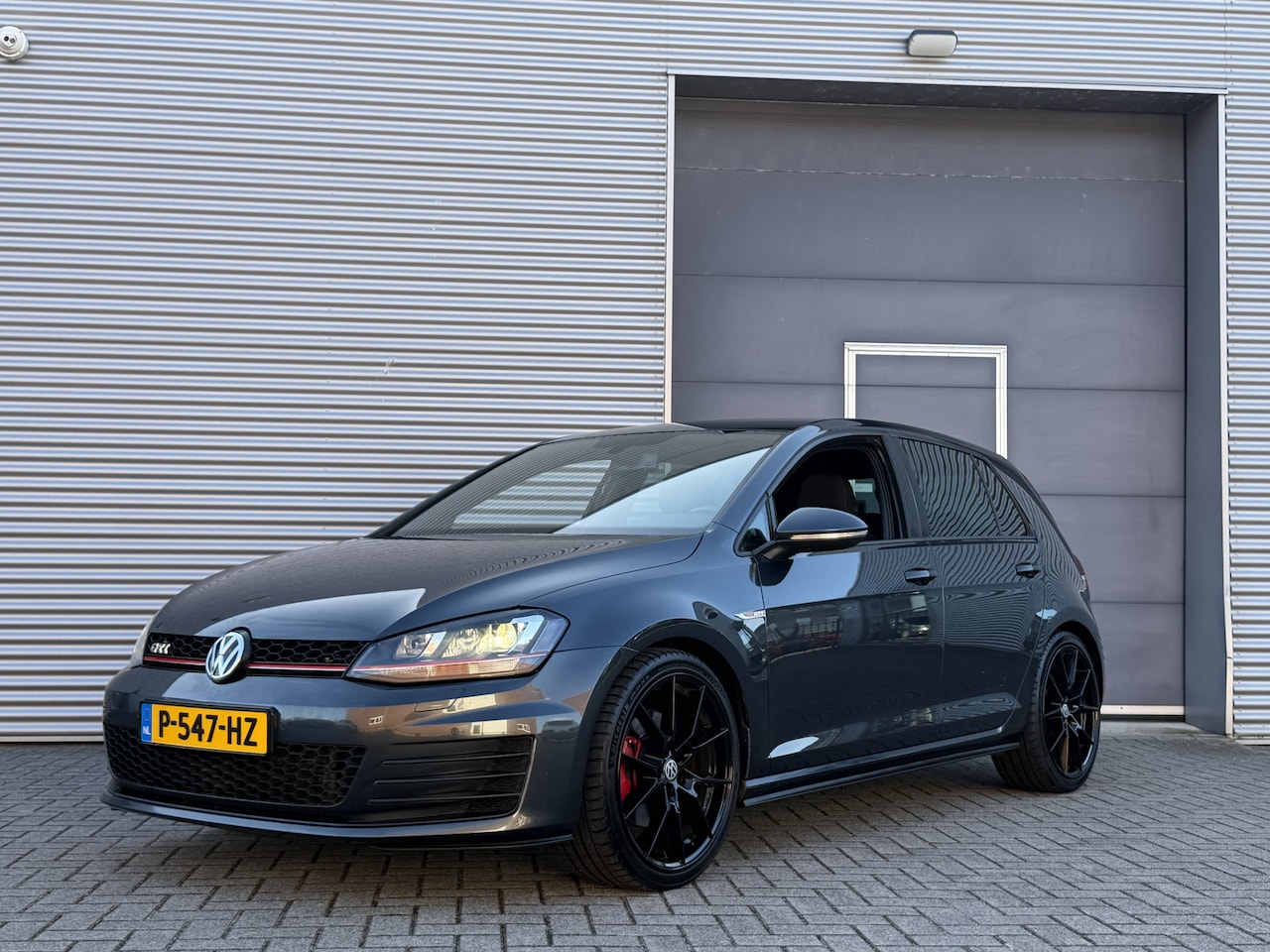 Volkswagen Golf - 2.0 TSI GTI I Aut. I 300 PK I 5 Drs. I Carplay - AutoWereld.nl