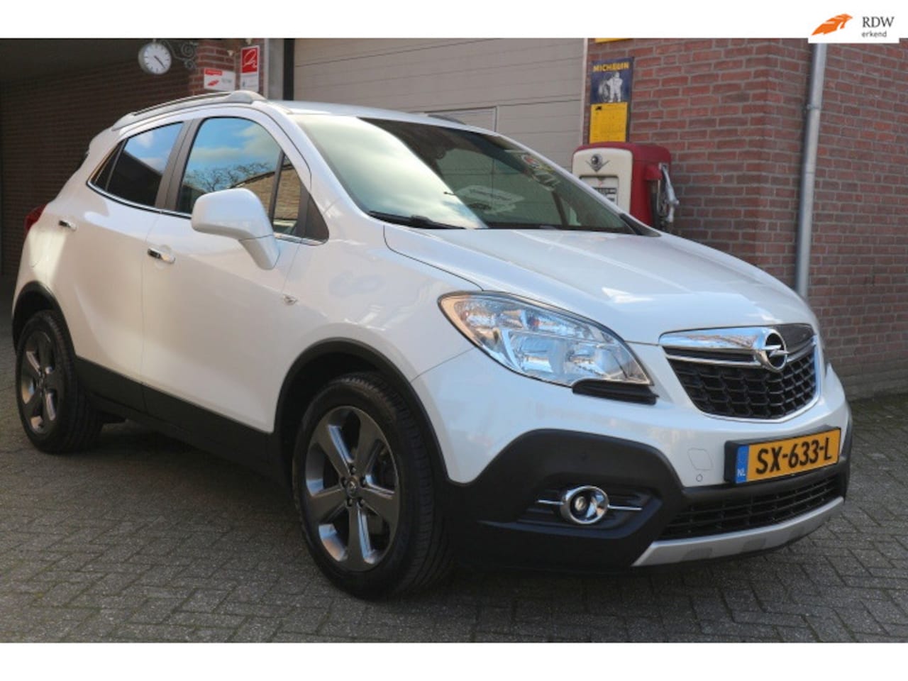 Opel Mokka - 1.4 T Cosmo 130 pk NETTE EN GOEDE AUTO vol leer . trekhaak ,vol opties - AutoWereld.nl
