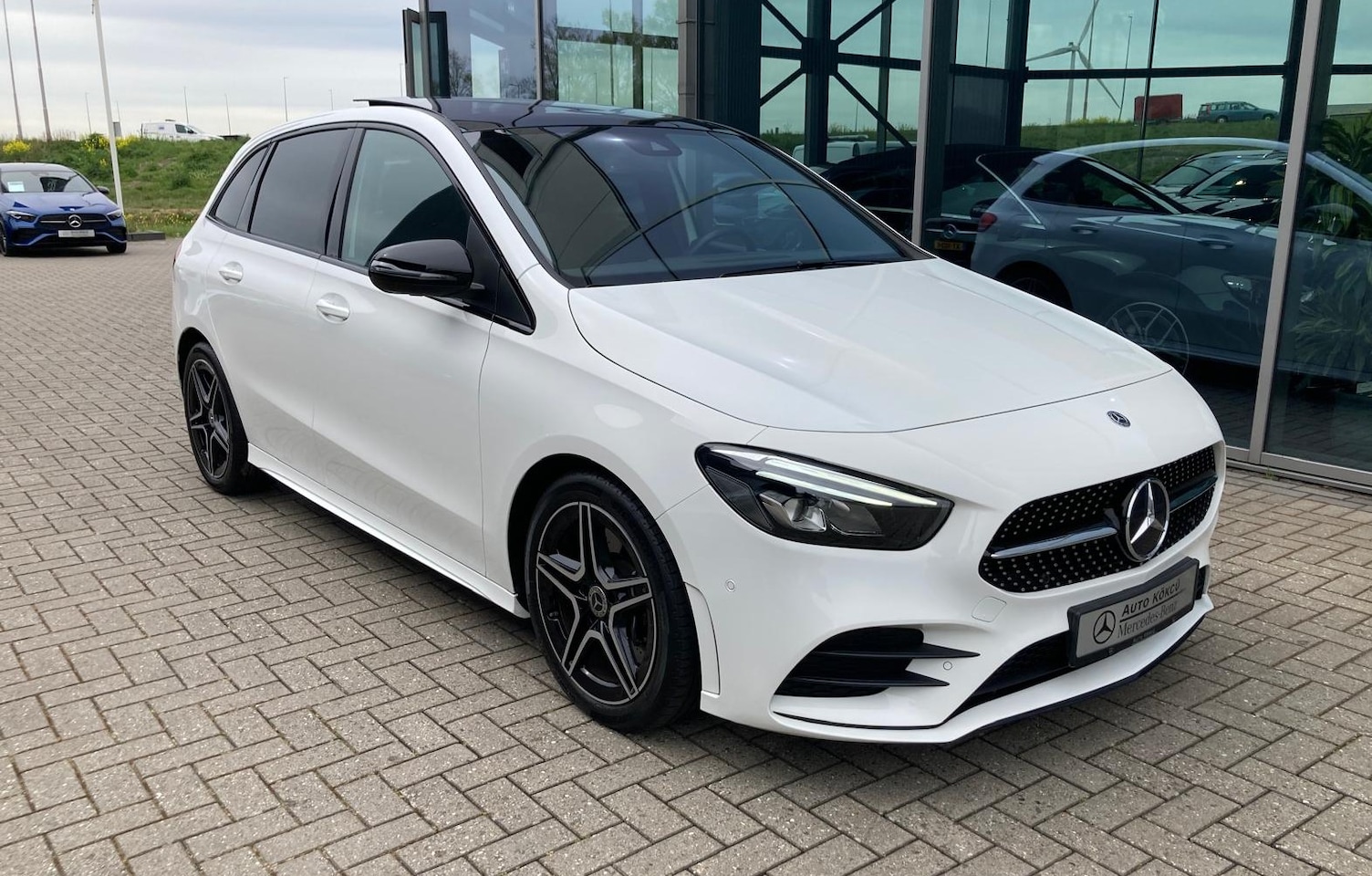 Mercedes-Benz B-klasse - 250 Premium Plus AMG , Pano, LED - AutoWereld.nl