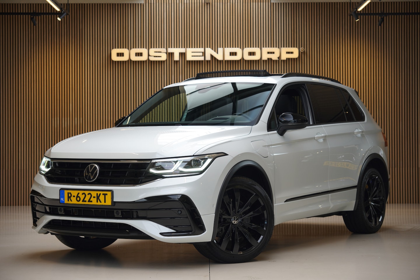 Volkswagen Tiguan - 1.4TSI/245pk eHybrid R-Line Blackstyle|2021|Panoramadak|20"Suzuka Black|Trekhaak|PDC+Camer - AutoWereld.nl