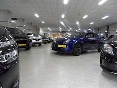 Peugeot 208 - 1.2 Allure 5 Deurs Navigatie PDC Camera Apple Android