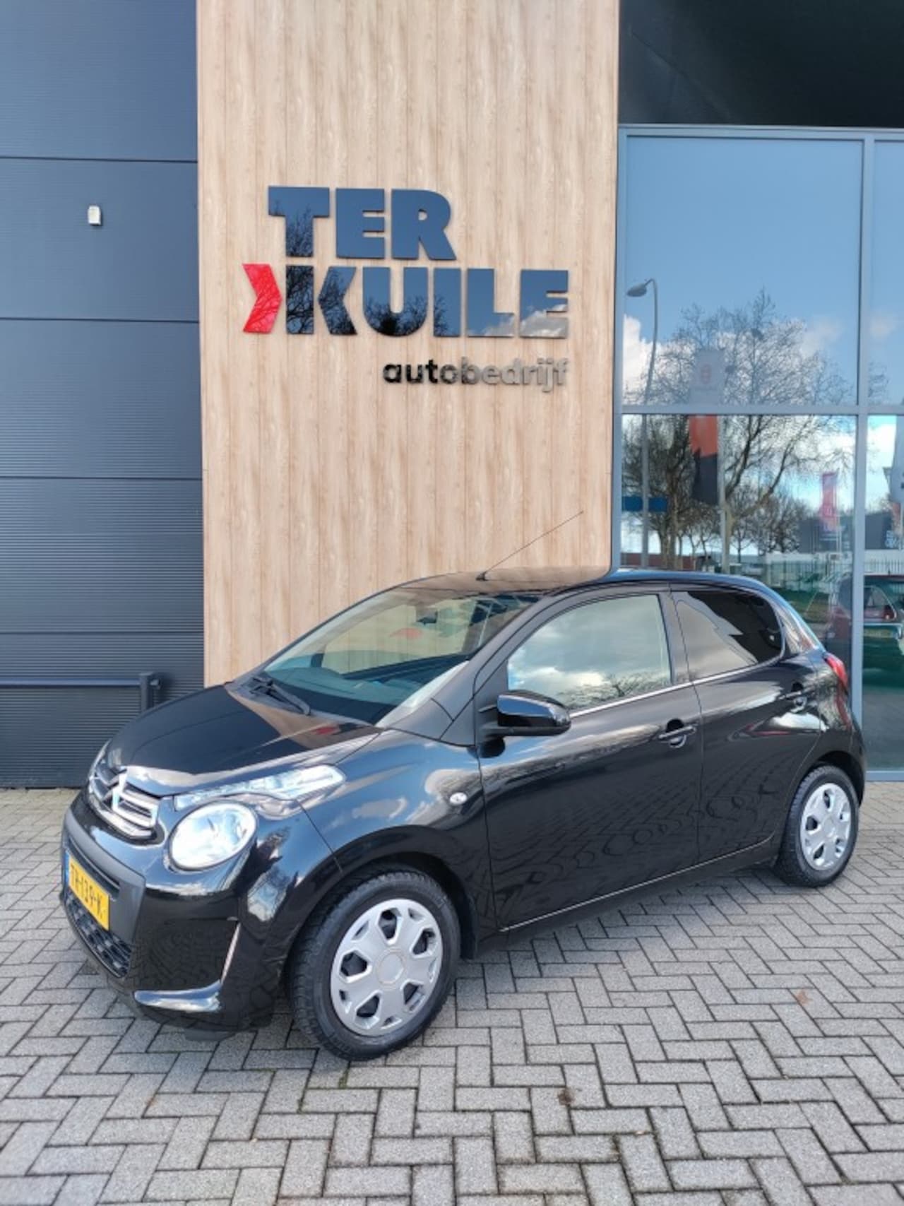 Citroën C1 - 1.0 VTI SHINE 2018 Zwart 1e eig. - AutoWereld.nl