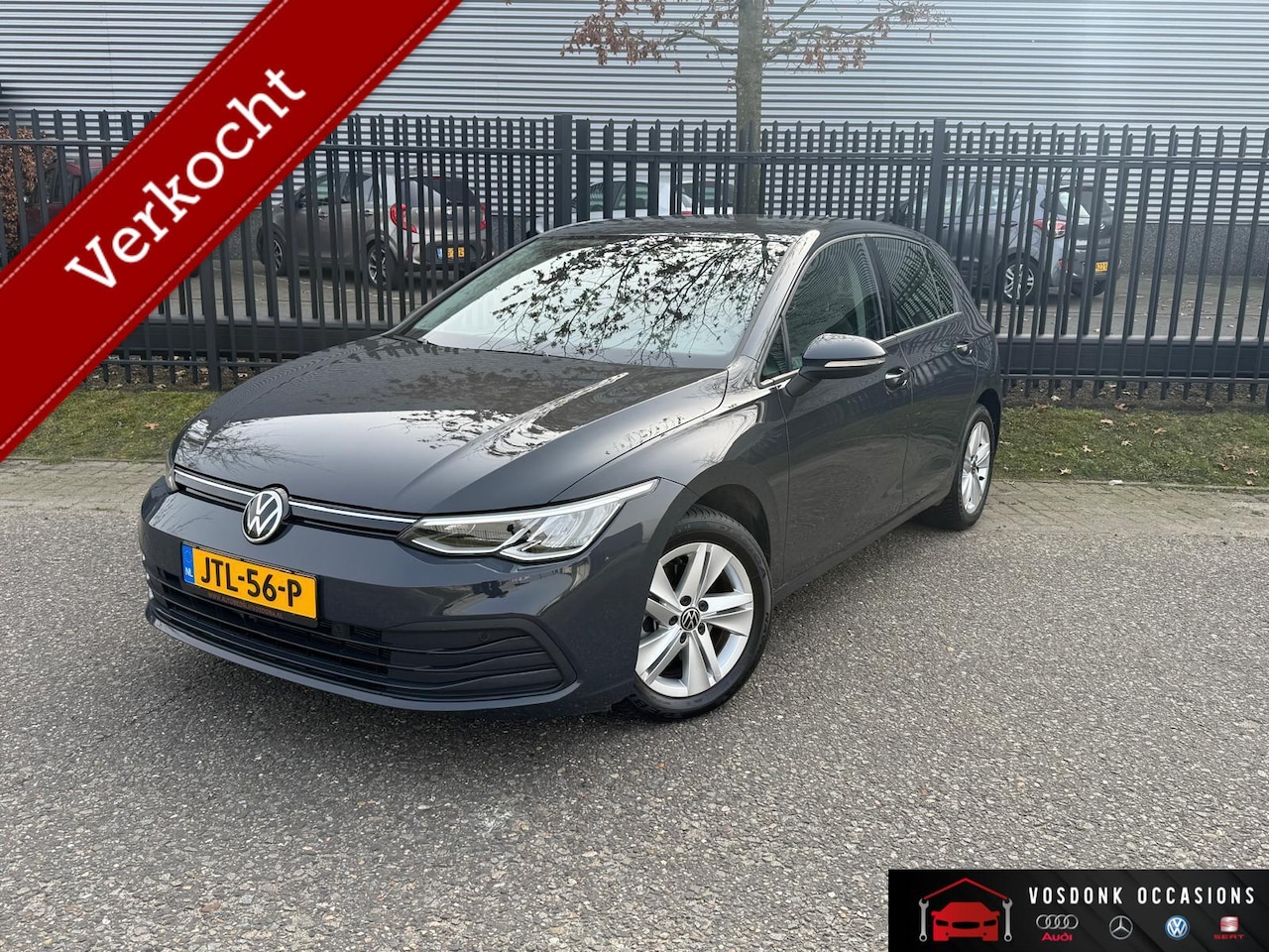 Volkswagen Golf - 1.0 eTSI Life Business / Naviagtie/Automaat/ Topstaat! - AutoWereld.nl