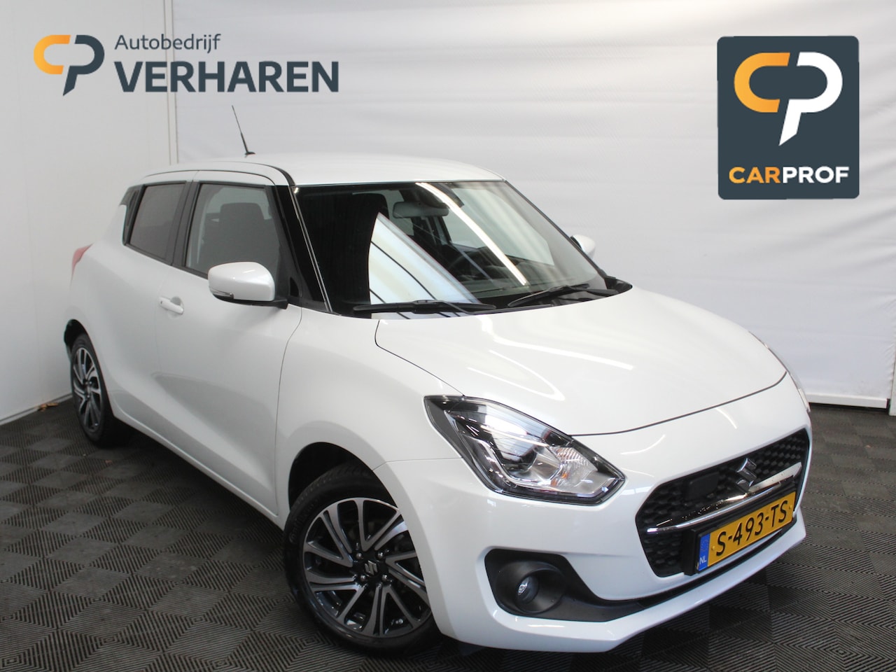 Suzuki Swift - 1.2 Style Smart Hybrid CARPLAY | CLIMATE | ADAPCRUISE | DAB | NAVI | LMV16 | CAMERA | PDCA - AutoWereld.nl