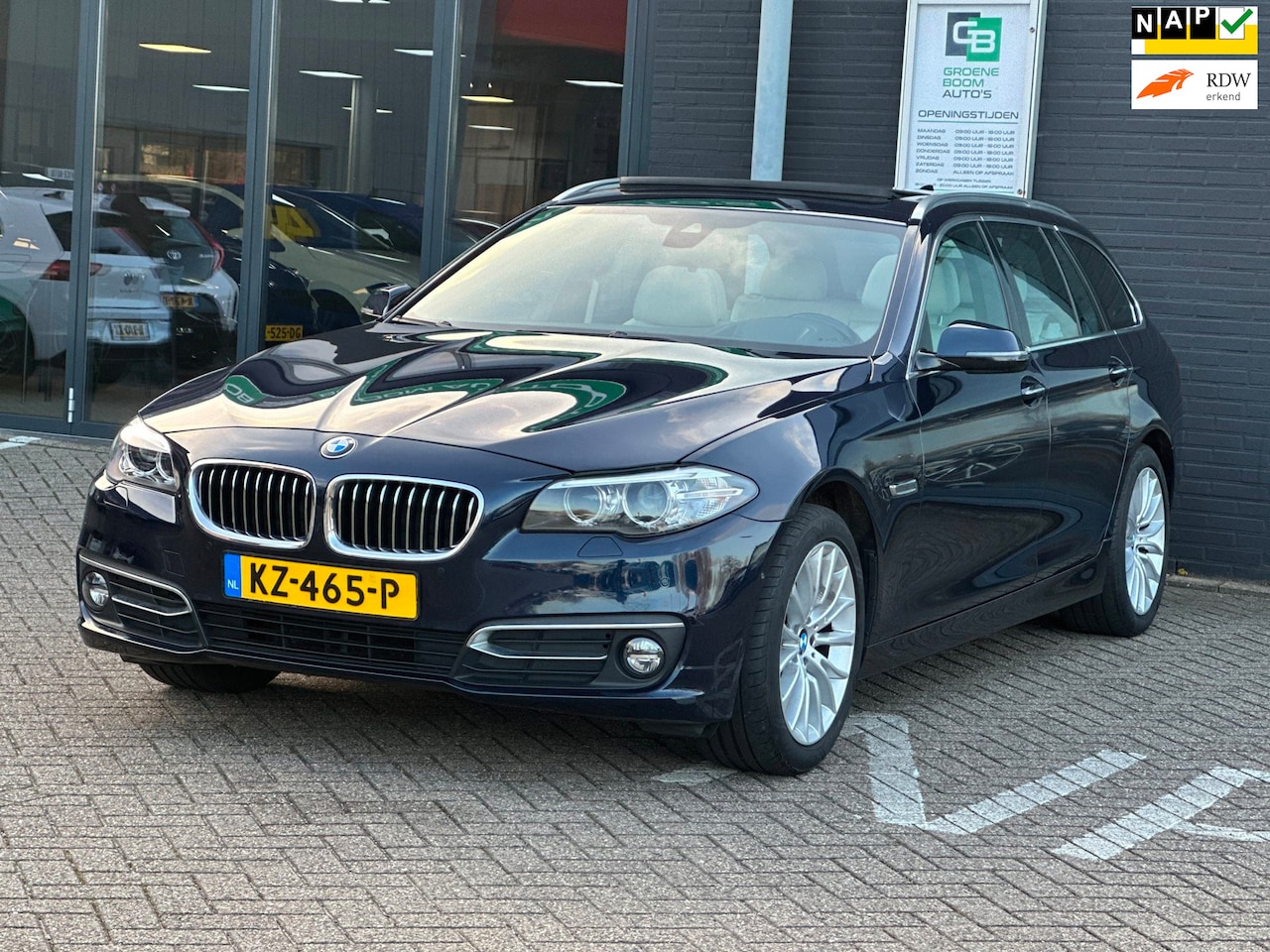BMW 5-serie Touring - 520i Luxury Edition/2E EIG/CAMERA/PANO-DAK/LEDER/NVAI/NETTE STAAT!! - AutoWereld.nl