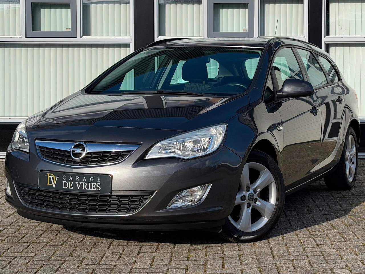 Opel Astra Sports Tourer - 1.6 Turbo GT 180pk Trekhaak Orig NL NAP 1400KG Trekgewicht - AutoWereld.nl